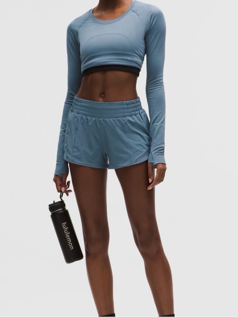 Lululemon 2.5 hotty hot steel Blue Women's Athletic Shorts size 4 - has flaw